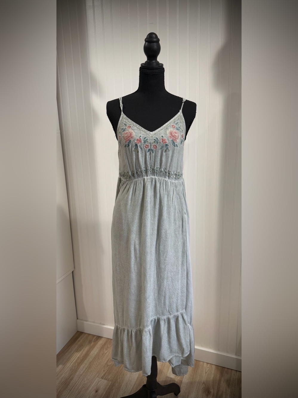 Knox Rose Light Sage Maxi Dress with Pink Floral Embroidery